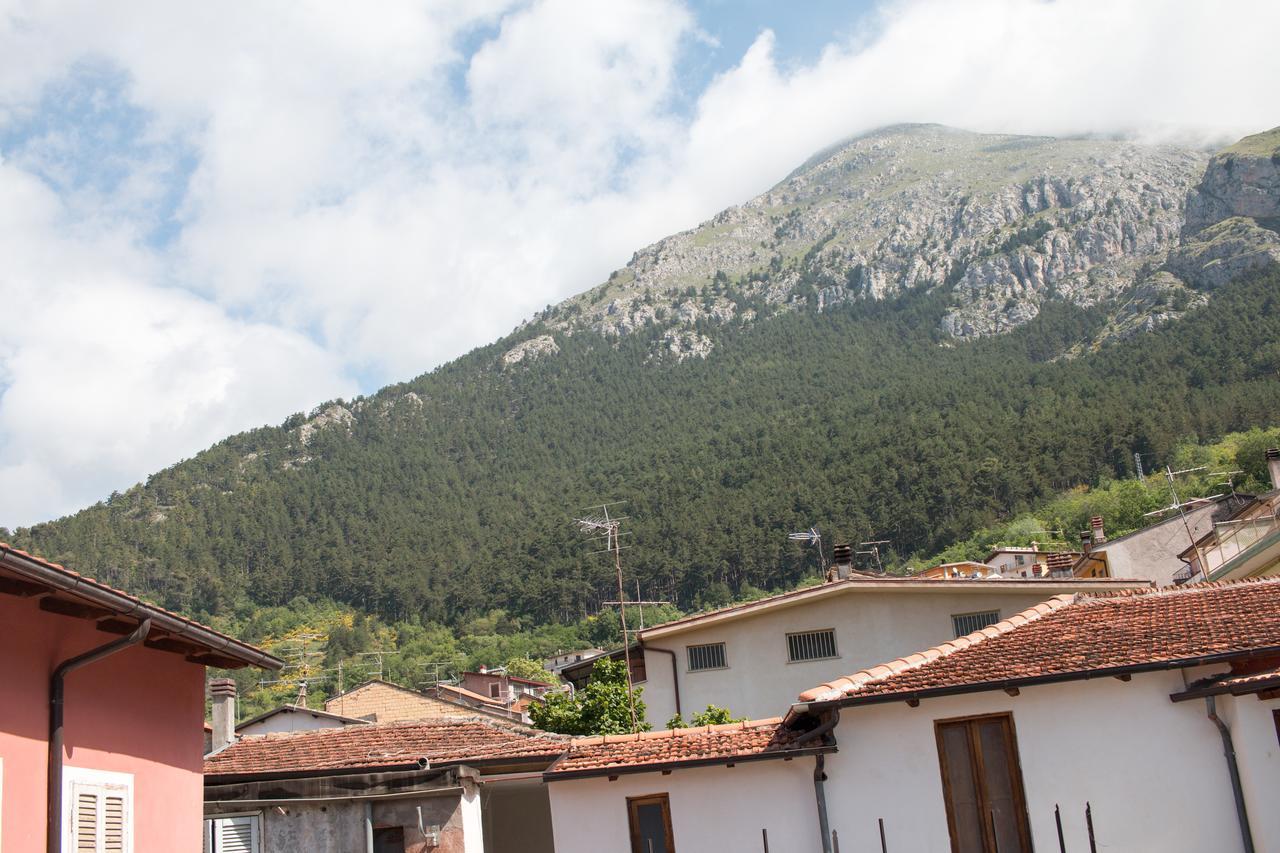 Bed and Breakfast Il Mughetto Celano Exterior foto